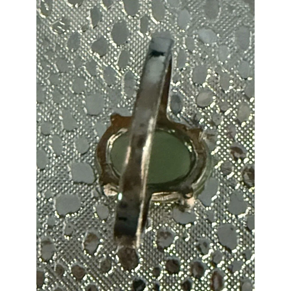 Green Jade Style Oval Gemstone Silver Tone Ring Vintage Look Size 8